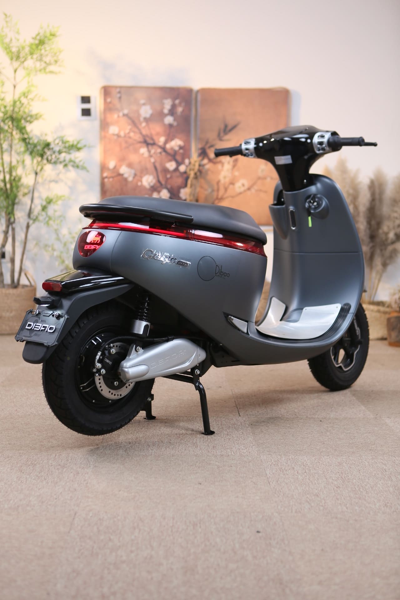 3 Lưu Ý Khi Sạc Điện Thoại Bằng Xe Máy Điện Dibao Moon 3 Lưu Ý Khi Sạc Điện Thoại Bằng Xe Máy Điện Dibao Moon
