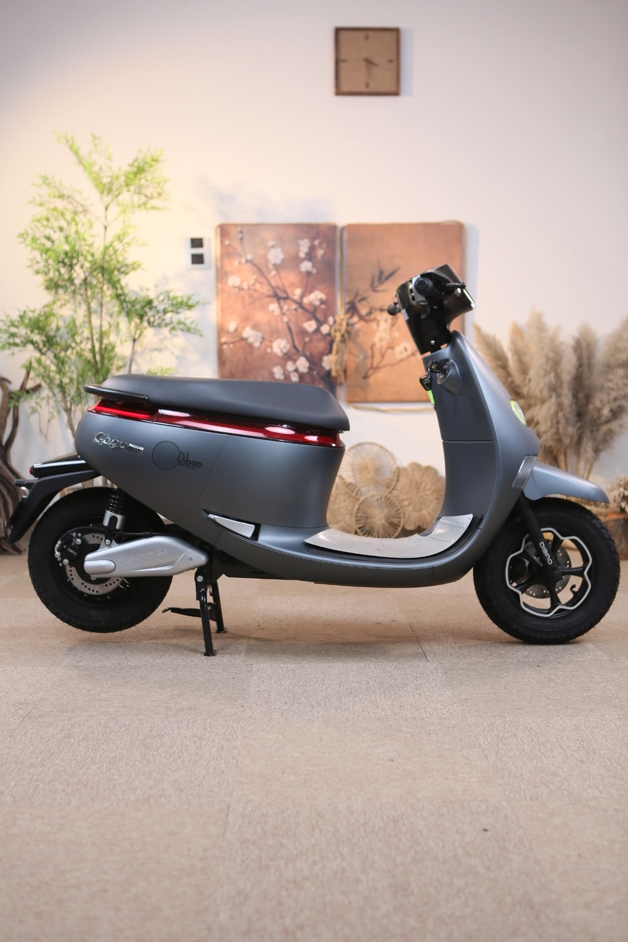 3 Lưu Ý Khi Sạc Điện Thoại Bằng Xe Máy Điện Dibao Moon 3 Lưu Ý Khi Sạc Điện Thoại Bằng Xe Máy Điện Dibao Moon
