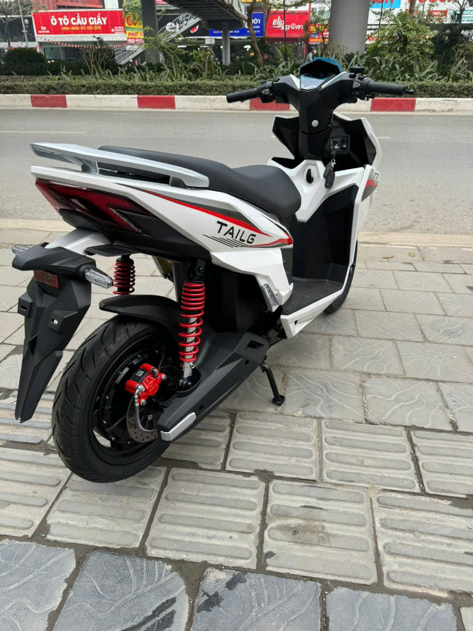 Mỗi người d&ugrave;ng phải trang bị kiến thức để ph&ograve;ng ch&aacute;y pin xe điện