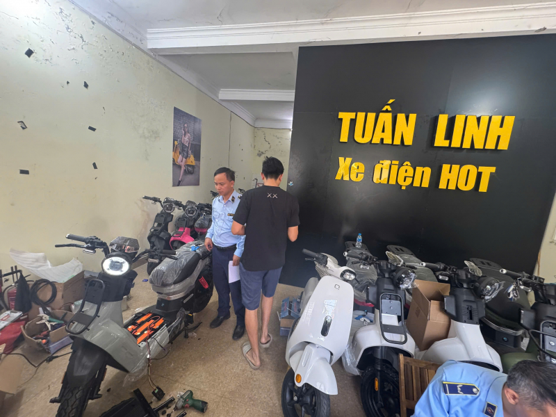 Ph&aacute;t hiện xe đạp điện kh&ocirc;ng r&otilde; nguồn gốc, bị thay đổi kết cấu v&agrave; b&aacute;n ra thị trường