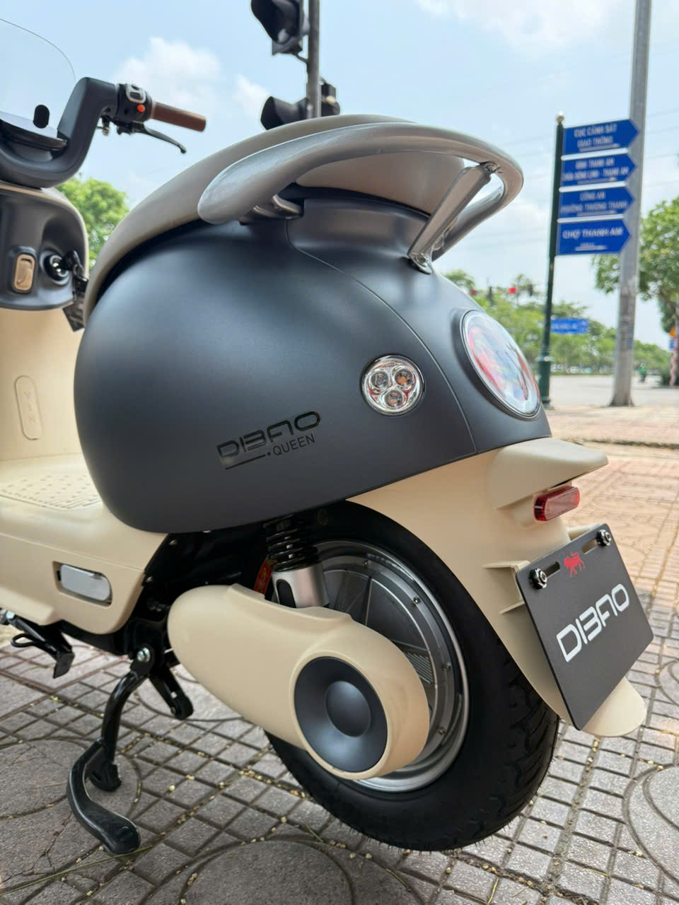 C&ocirc;ng an l&agrave;m việc với 9 phụ huynh c&oacute; con độ chế xe đạp điện