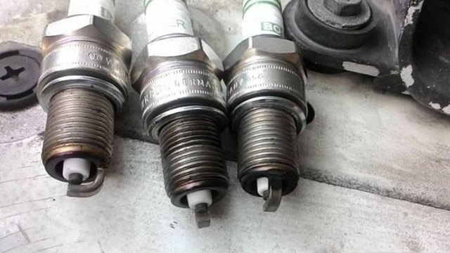 thay bugi xe máy 50cc bao nhiêu tiền