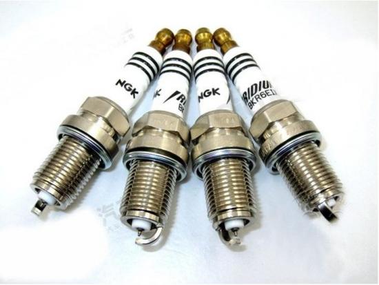 thay bugi xe máy 50cc bao nhiêu tiền