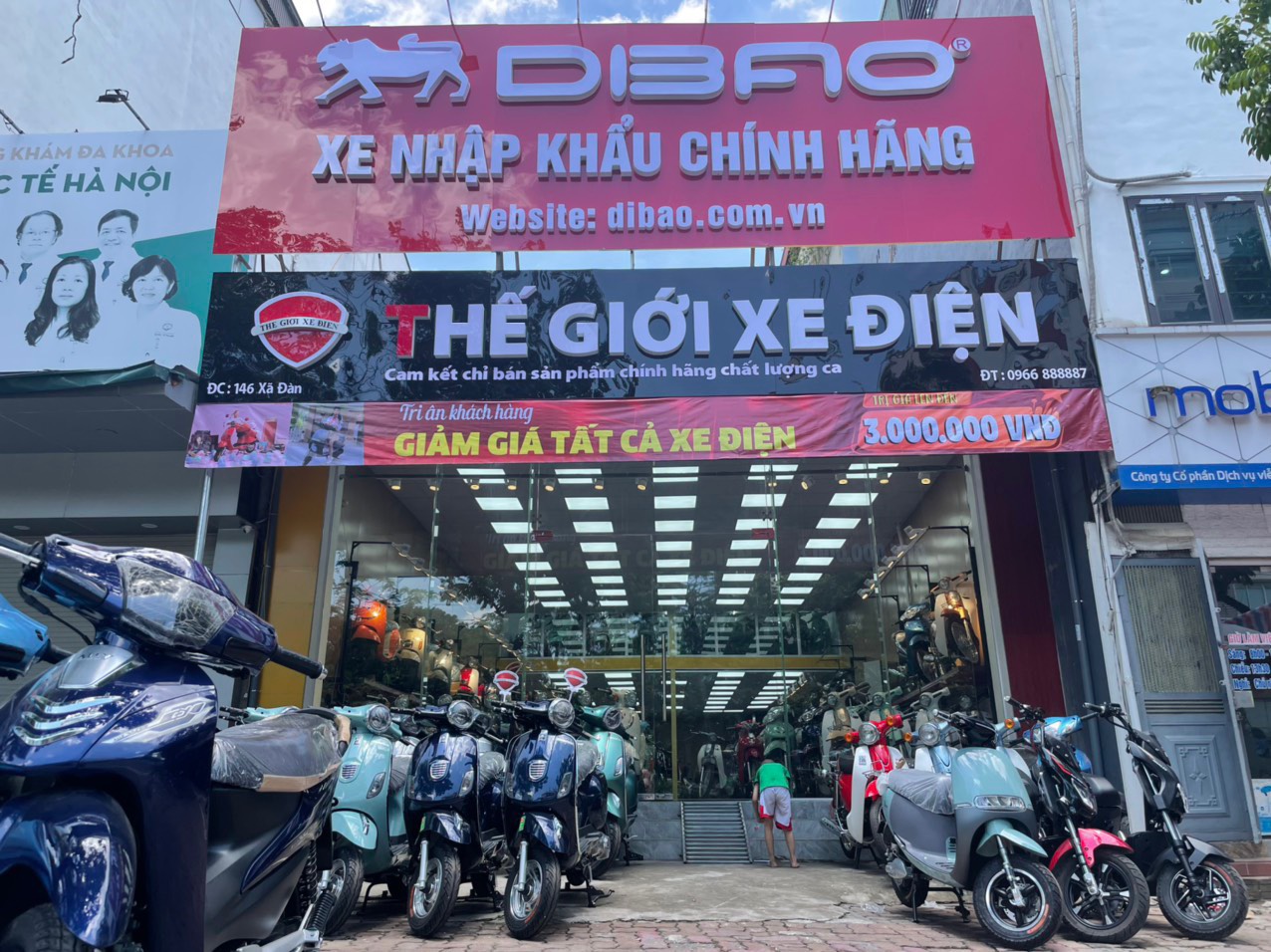 Mua xe máy 50cc ở đâu uy tín, chất lượng?   Nếu các bạn đang tìm kiếm địa chỉ cung cấp xe máy 50cc chính hãng uy tín thì hãy đến với Thế Giới Xe Điện. Đơn vị tự hào là một trong những cửa hàng chất lượng hàng đầu được anh em tin tưởng.    Đến với cửa hàng, mọi người có thể được tham khảo nhiều mẫu xe máy 50cc chính hãng đến từ nhiều thương hiệu. Các sản phẩm đa dạng, phong phú về cả kiểu dáng, hiệu năng lẫn phân khúc giá. Đảm bảo mọi người sẽ có thể tìm được mẫu xe ưng ý, đáp ứng nhu cầu di chuyển.    Đồng thời, Thế Giới Xe Điện đang sở hữu hệ thống cửa hàng trải khắp Hà Nội và TPHCM. Các bạn có thể truy cập vào website chính thức của cửa hàng để biết thêm thông tin chi tiết.