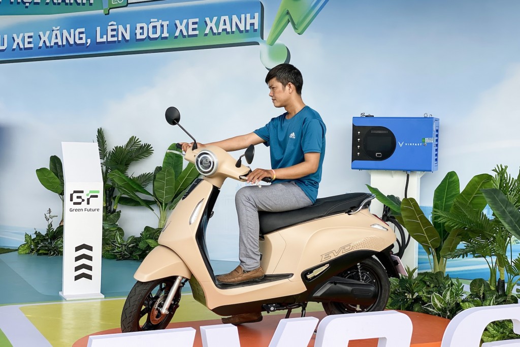 TP.HCM Quyết Liệt Chuyển Đổi Xanh: "Khai Tử" Xe Xăng Hai Bánh Giao Hàng Vào Năm 2029 TP.HCM Quyết Liệt Chuyển Đổi Xanh: "Khai Tử" Xe Xăng Hai Bánh Giao Hàng Vào Năm 2029