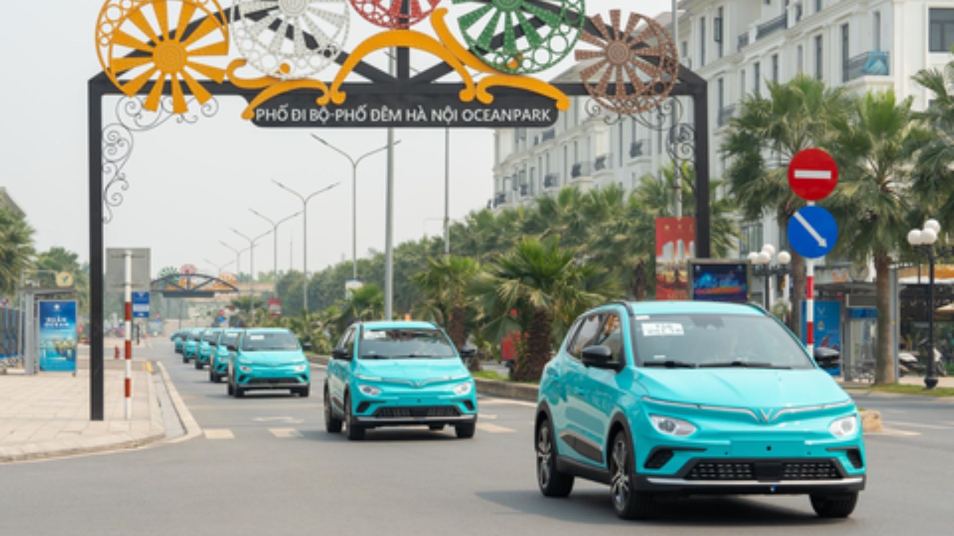Cuộc họp 27/2, H&agrave; Nội tăng tốc xanh h&oacute;a taxi, chuyển đổi sang xe điện