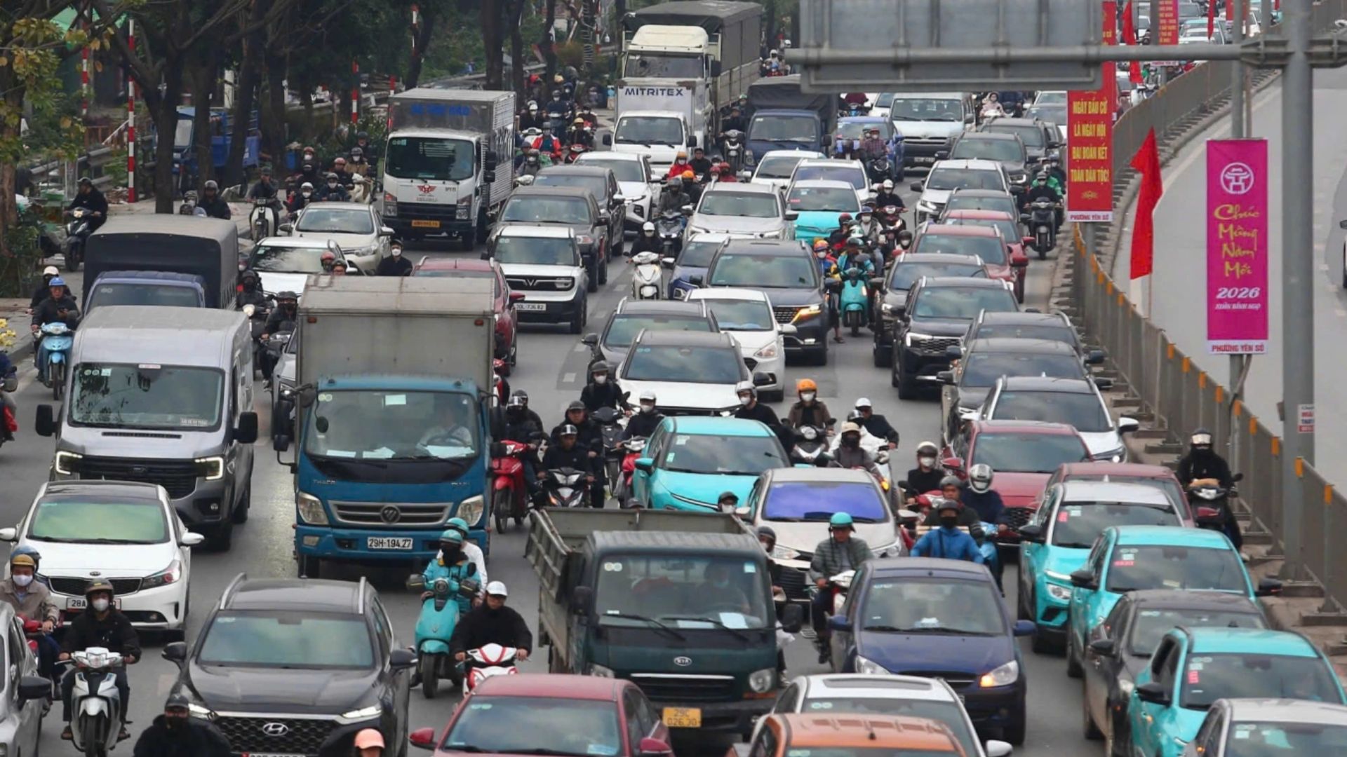 Cuộc họp 27/2, H&agrave; Nội tăng tốc xanh h&oacute;a taxi, chuyển đổi sang xe điện